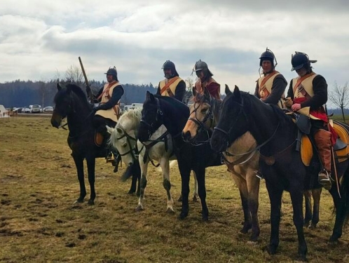 Obec Jankov rozduněla válečná vřava