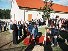 Nové zázemí pro Pampelišku a Mateřídoušku požehnal arcibiskup. Pomůže desítkám rodin